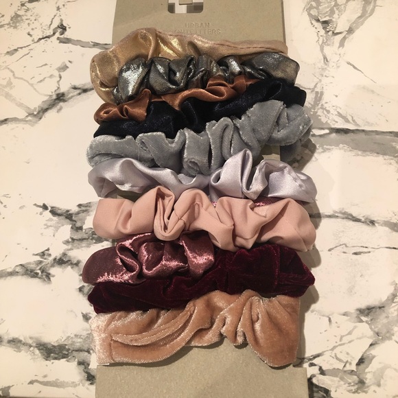 Urban Outfitters Accessories - Urban Outfitters SCRUNCHIES